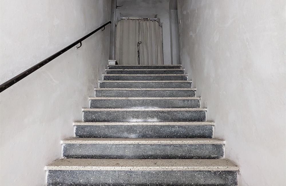 EDIFICIO DA RISTRUTTURARE CON AMPIO CORTILE - Vendita Edificio terra-cielo Ledro (fraz. Tiarno di Sopra)  Valle di Ledro