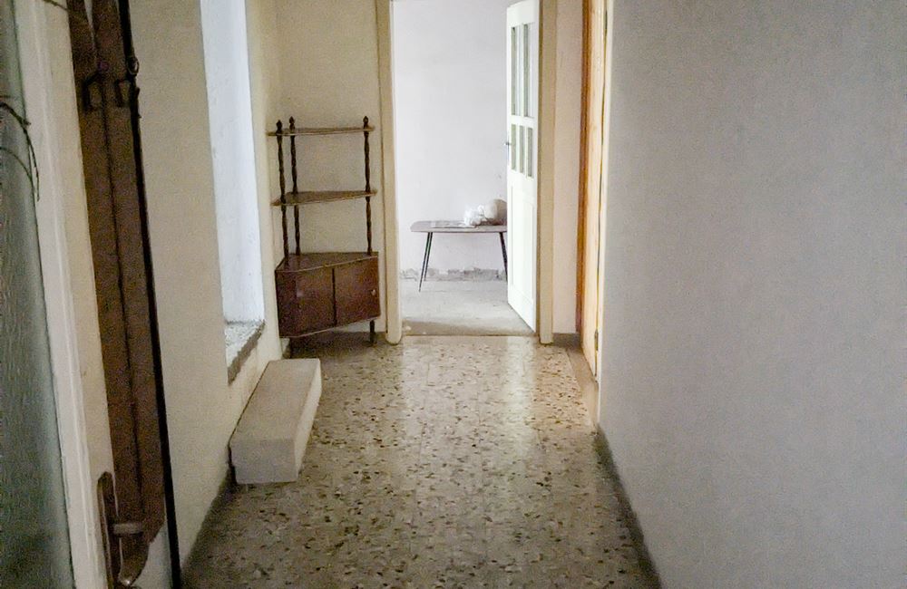 EDIFICIO DA RISTRUTTURARE CON AMPIO CORTILE - Vendita Edificio terra-cielo Ledro (fraz. Tiarno di Sopra)  Valle di Ledro