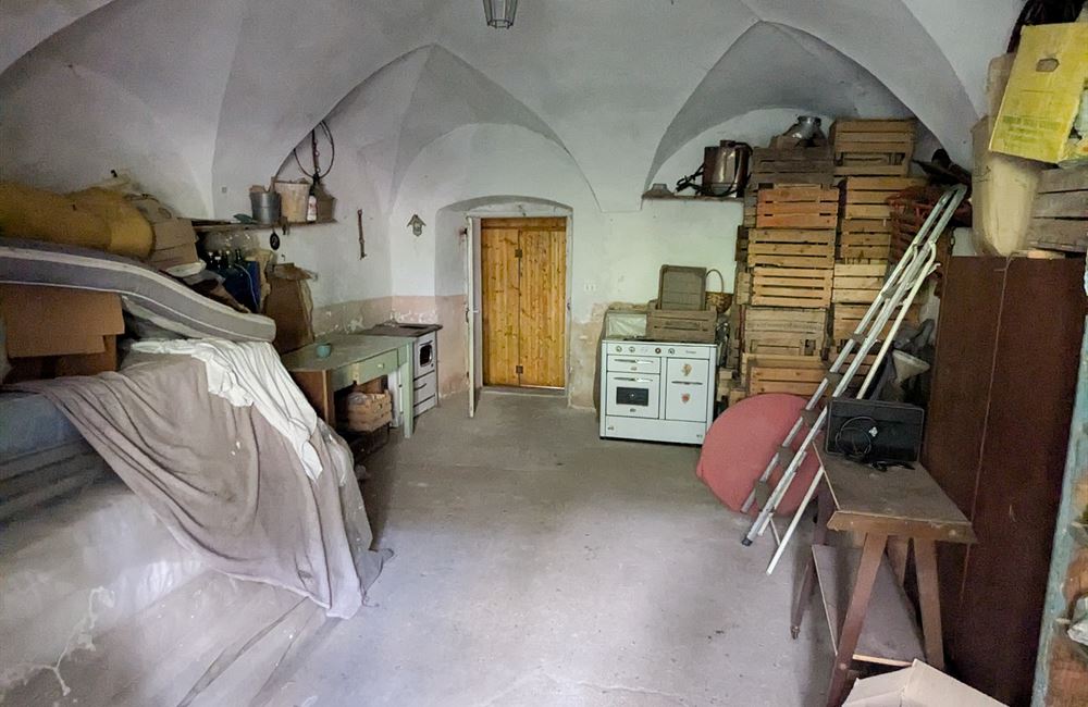 EDIFICIO DA RISTRUTTURARE CON AMPIO CORTILE - Vendita Edificio terra-cielo Ledro (fraz. Tiarno di Sopra)  Valle di Ledro
