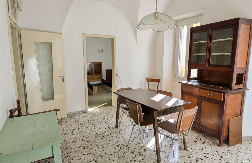 EDIFICIO DA RISTRUTTURARE CON AMPIO CORTILE - Vendita Edificio terra-cielo Ledro (fraz. Tiarno di Sopra)  Valle di Ledro
