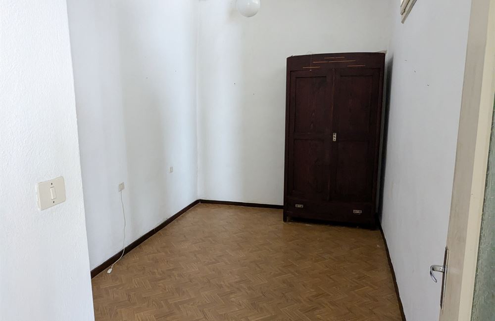 EDIFICIO DA RISTRUTTURARE CON AMPIO CORTILE - Vendita Edificio terra-cielo Ledro (fraz. Tiarno di Sopra)  Valle di Ledro