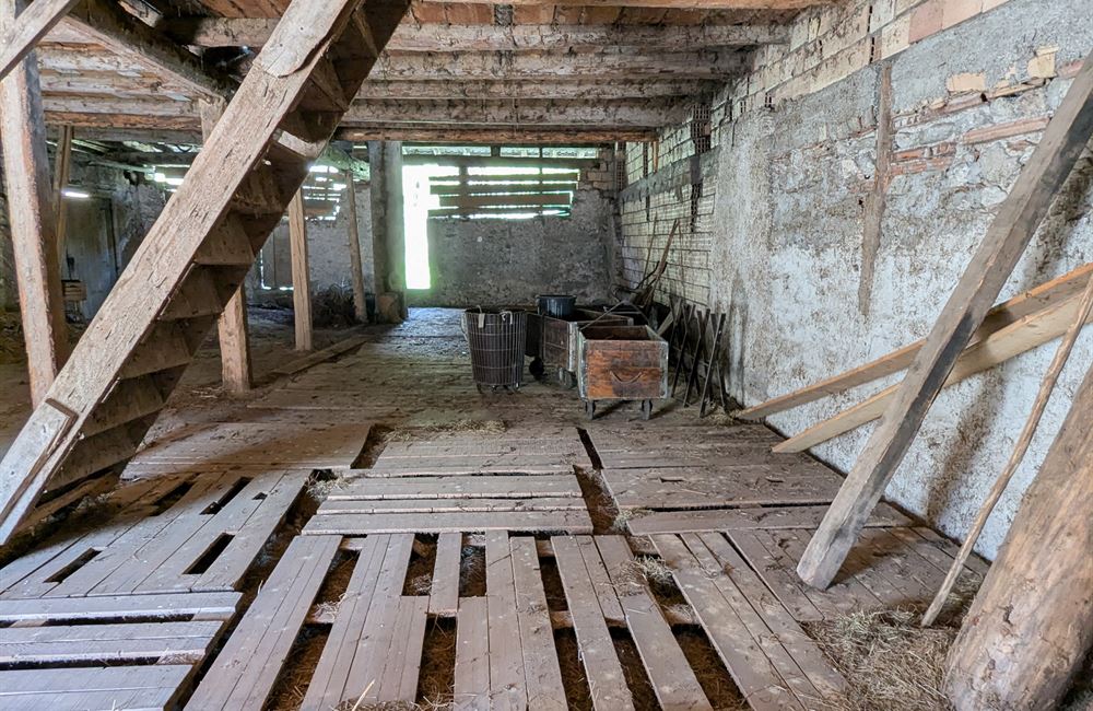 EDIFICIO DA RISTRUTTURARE CON AMPIO CORTILE - Vendita Edificio terra-cielo Ledro (fraz. Tiarno di Sopra)  Valle di Ledro