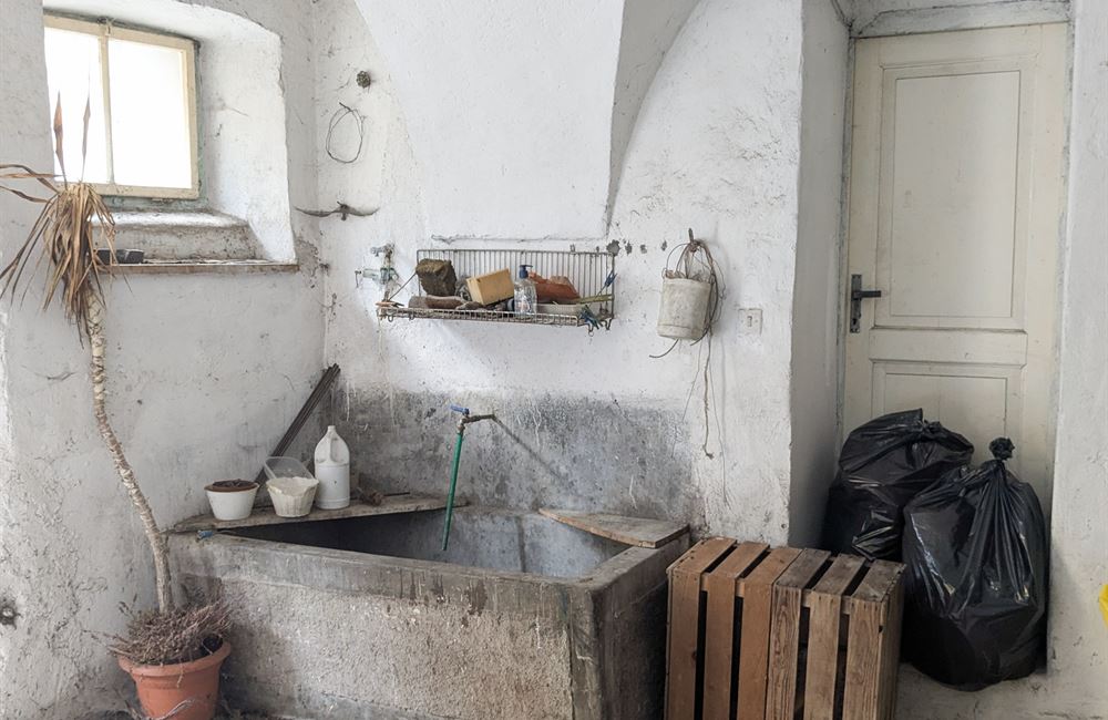 EDIFICIO DA RISTRUTTURARE CON AMPIO CORTILE - Vendita Edificio terra-cielo Ledro (fraz. Tiarno di Sopra)  Valle di Ledro