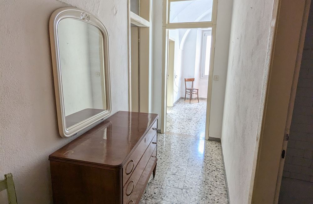 EDIFICIO DA RISTRUTTURARE CON AMPIO CORTILE - Vendita Edificio terra-cielo Ledro (fraz. Tiarno di Sopra)  Valle di Ledro