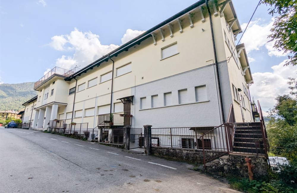 SPAZIOSO APPARTAMENTO SU DUE LIVELLI - Vendita Appartamento trilocale Ledro (fraz. Locca) Valle di Ledro