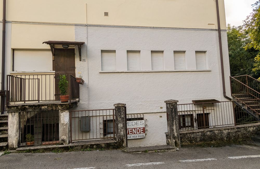 SPAZIOSO APPARTAMENTO SU DUE LIVELLI - Vendita Appartamento trilocale Ledro (fraz. Locca) Valle di Ledro
