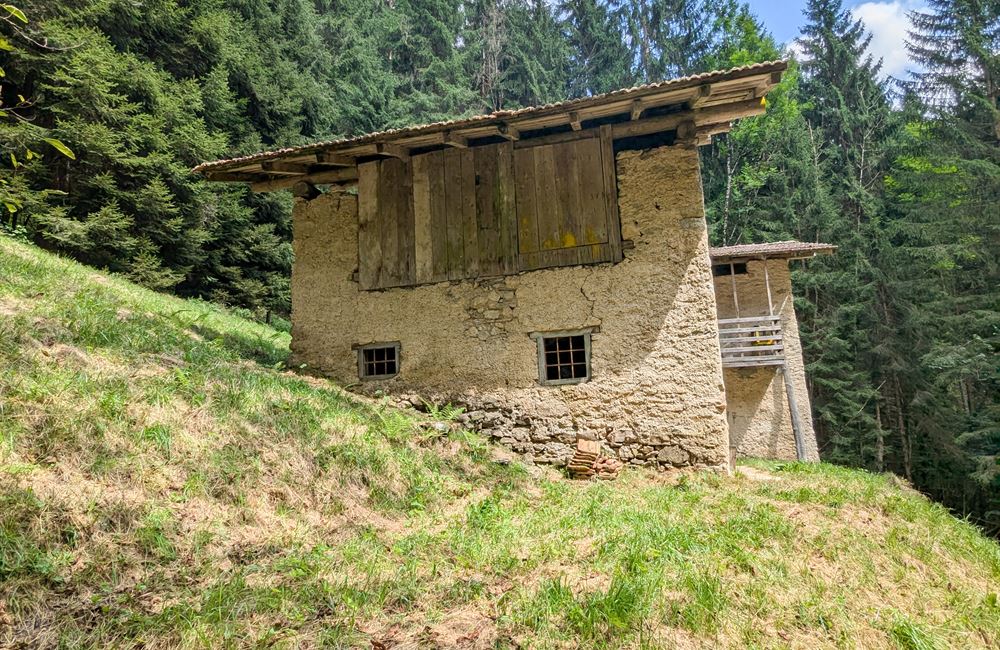 ANTICO FIENILE E TERRENI IN LOCALITA’ CROINA - Vendita Rustico Ledro (fraz. Tiarno di Sotto) Valle di Ledro