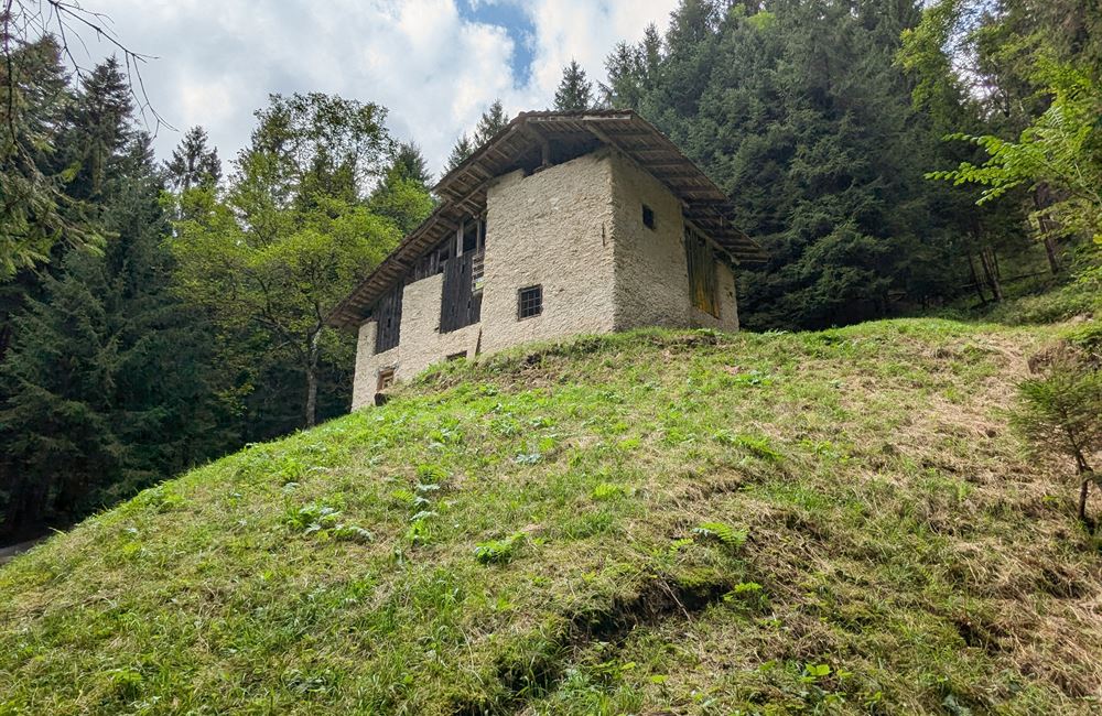 ANTICO FIENILE E TERRENI IN LOCALITA’ CROINA - Vendita Rustico Ledro (fraz. Tiarno di Sotto) Valle di Ledro