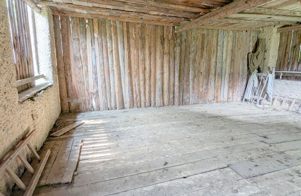 PARTE DI ANTICO FIENILE E TERRENI IN POSIZIONE UNICA - Vendita Rustico Ledro (fraz. Tiarno di Sotto) Valle di Ledro