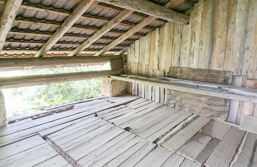 PARTE DI ANTICO FIENILE E TERRENI IN POSIZIONE UNICA - Vendita Rustico Ledro (fraz. Tiarno di Sotto) Valle di Ledro