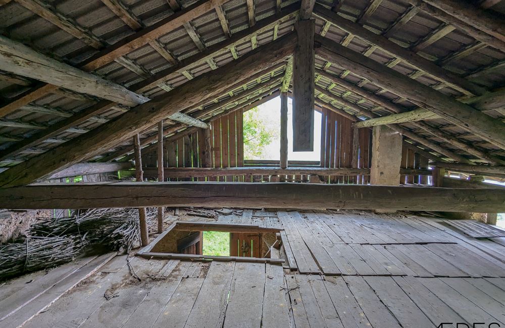 PARTE DI ANTICO FIENILE E TERRENI IN POSIZIONE UNICA - Vendita Rustico Ledro (fraz. Tiarno di Sotto) Valle di Ledro