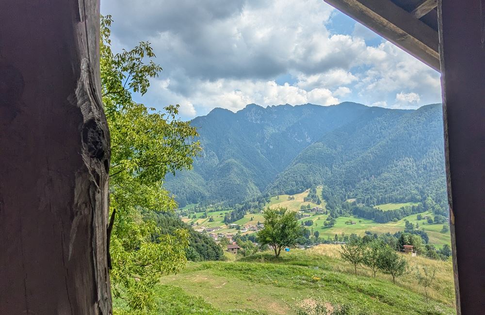 PARTE DI ANTICO FIENILE E TERRENI IN POSIZIONE UNICA - Vendita Rustico Ledro (fraz. Tiarno di Sotto) Valle di Ledro