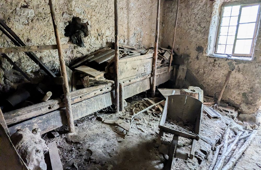 PARTE DI ANTICO FIENILE E TERRENI IN POSIZIONE UNICA - Vendita Rustico Ledro (fraz. Tiarno di Sotto) Valle di Ledro