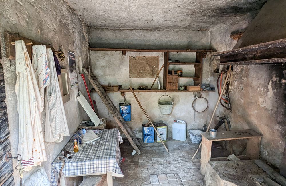 PARTE DI ANTICO FIENILE E TERRENI IN POSIZIONE UNICA - Vendita Rustico Ledro (fraz. Tiarno di Sotto) Valle di Ledro