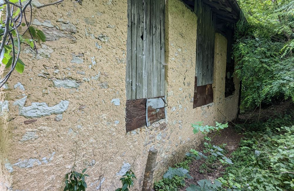 PARTE DI ANTICO FIENILE E TERRENI IN POSIZIONE UNICA - Vendita Rustico Ledro (fraz. Tiarno di Sotto) Valle di Ledro