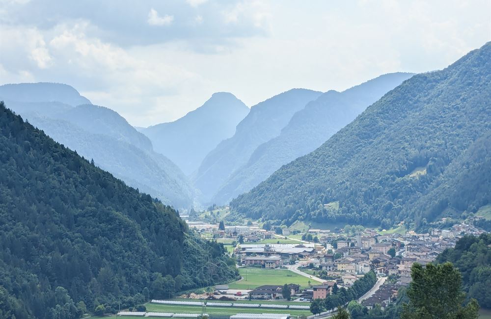 PARTE DI ANTICO FIENILE E TERRENI IN POSIZIONE UNICA - Vendita Rustico Ledro (fraz. Tiarno di Sotto) Valle di Ledro