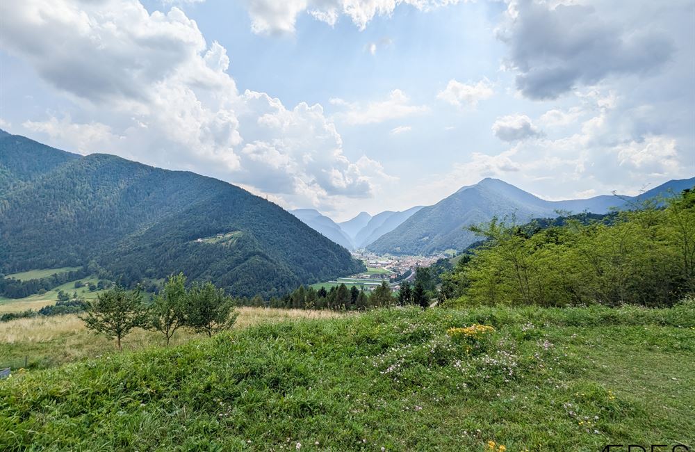 PARTE DI ANTICO FIENILE E TERRENI IN POSIZIONE UNICA - Vendita Rustico Ledro (fraz. Tiarno di Sotto) Valle di Ledro