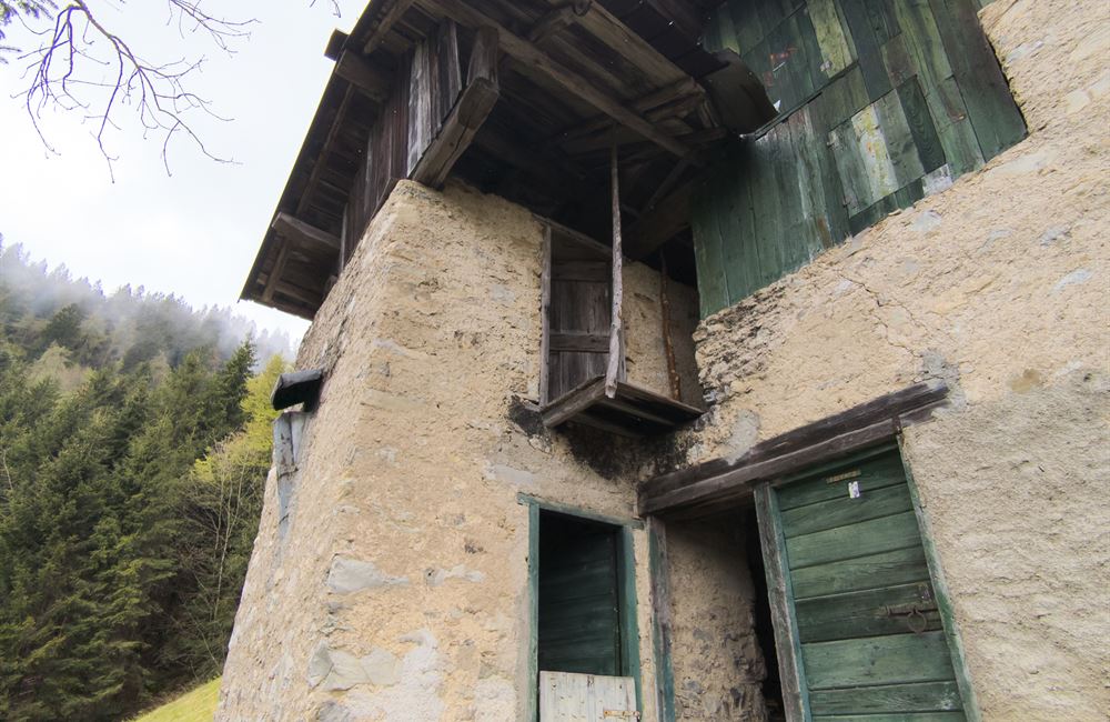 PARTE DI FIENILE E TERRENI IN LOCALITA’ VIES - Vendita Rustico Ledro (località Vies) Valle di Ledro