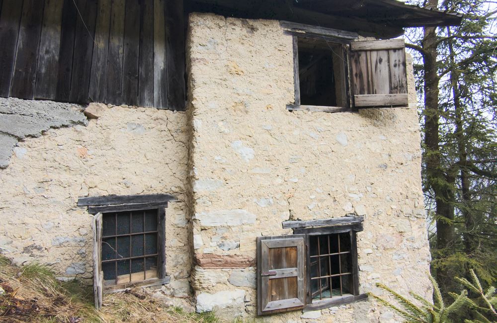 PARTE DI FIENILE E TERRENI IN LOCALITA’ VIES - Vendita Rustico Ledro (località Vies) Valle di Ledro