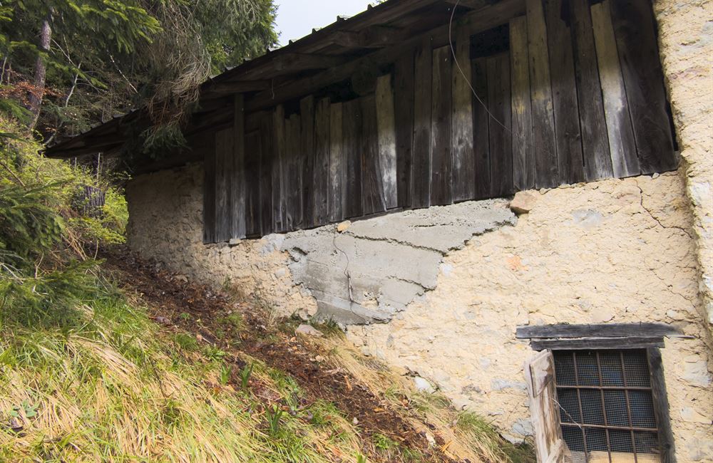PARTE DI FIENILE E TERRENI IN LOCALITA’ VIES - Vendita Rustico Ledro (località Vies) Valle di Ledro