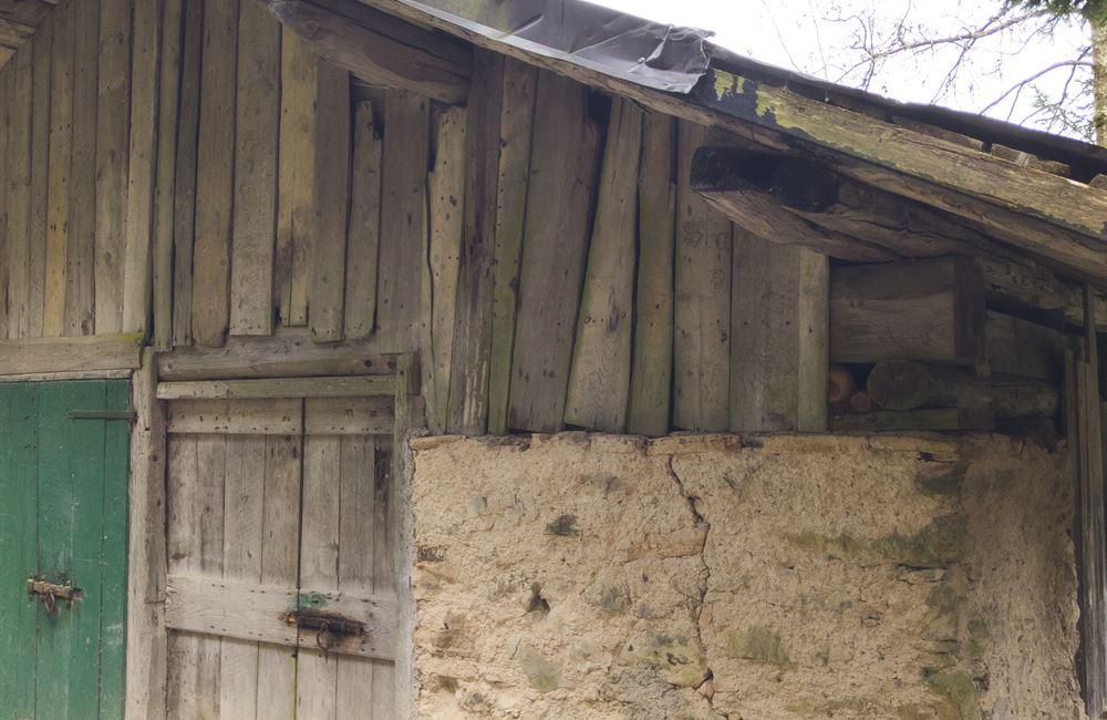 PARTE DI FIENILE E TERRENI IN LOCALITA’ VIES - Vendita Rustico Ledro (località Vies) Valle di Ledro
