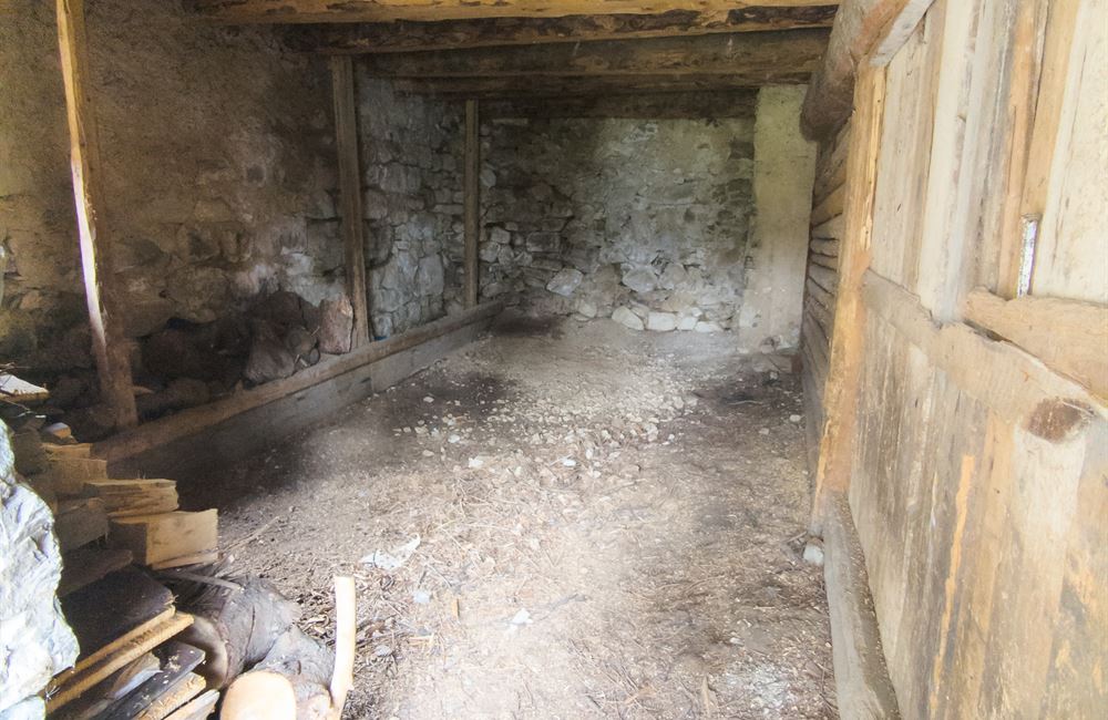PARTE DI FIENILE E TERRENI IN LOCALITA’ VIES - Vendita Rustico Ledro (località Vies) Valle di Ledro