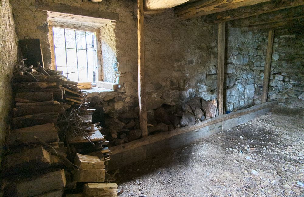 PARTE DI FIENILE E TERRENI IN LOCALITA’ VIES - Vendita Rustico Ledro (località Vies) Valle di Ledro