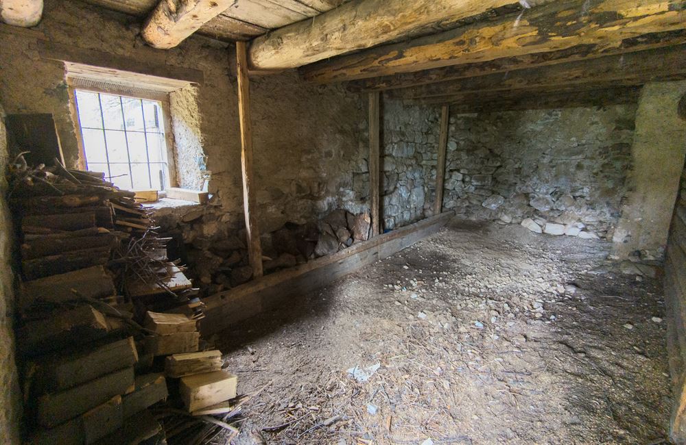PARTE DI FIENILE E TERRENI IN LOCALITA’ VIES - Vendita Rustico Ledro (località Vies) Valle di Ledro