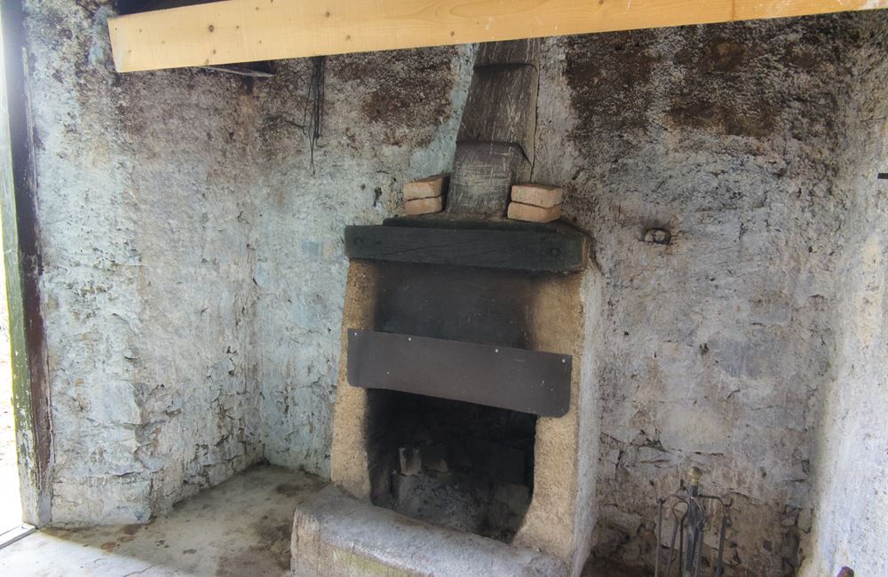 PARTE DI FIENILE E TERRENI IN LOCALITA’ VIES - Vendita Rustico Ledro (località Vies) Valle di Ledro