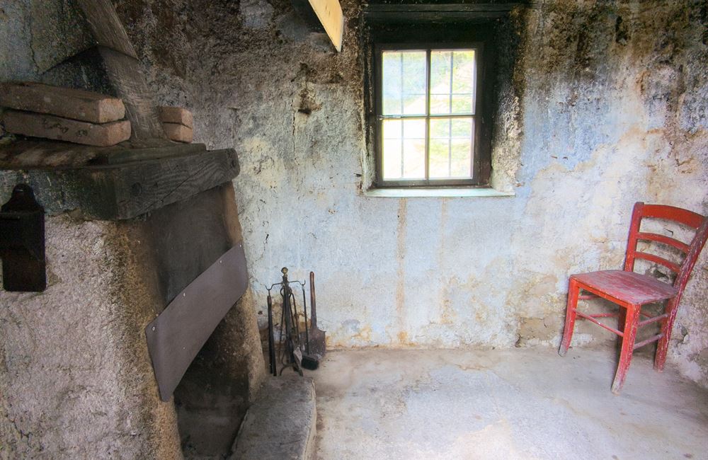 PARTE DI FIENILE E TERRENI IN LOCALITA’ VIES - Vendita Rustico Ledro (località Vies) Valle di Ledro