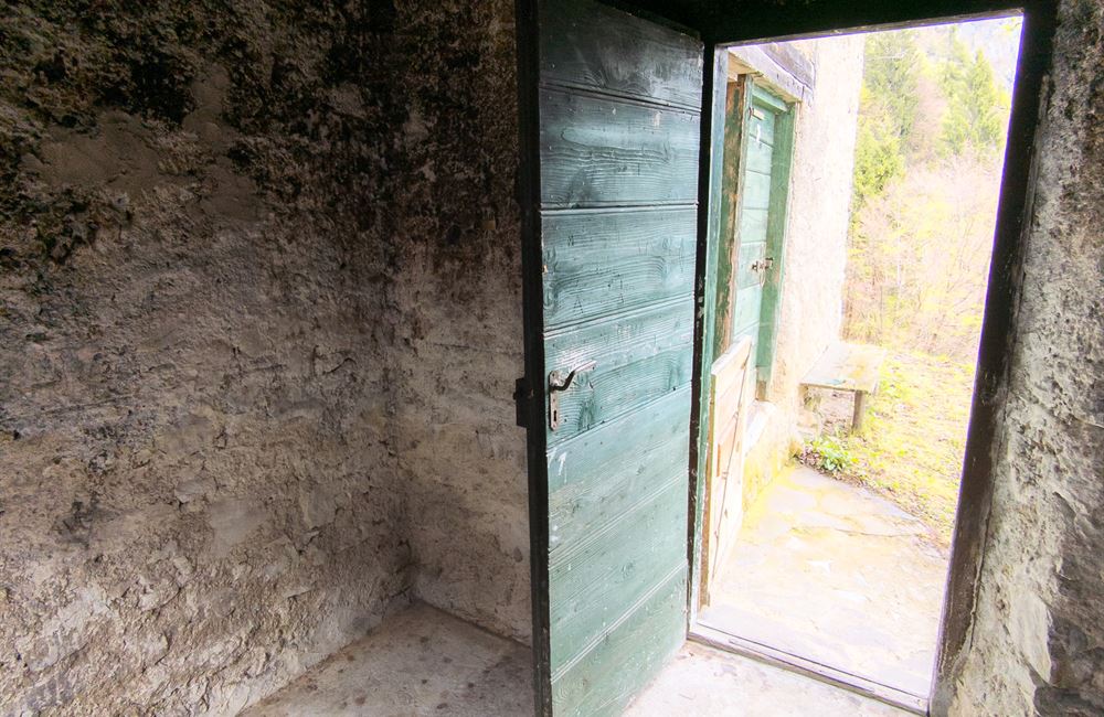 PARTE DI FIENILE E TERRENI IN LOCALITA’ VIES - Vendita Rustico Ledro (località Vies) Valle di Ledro