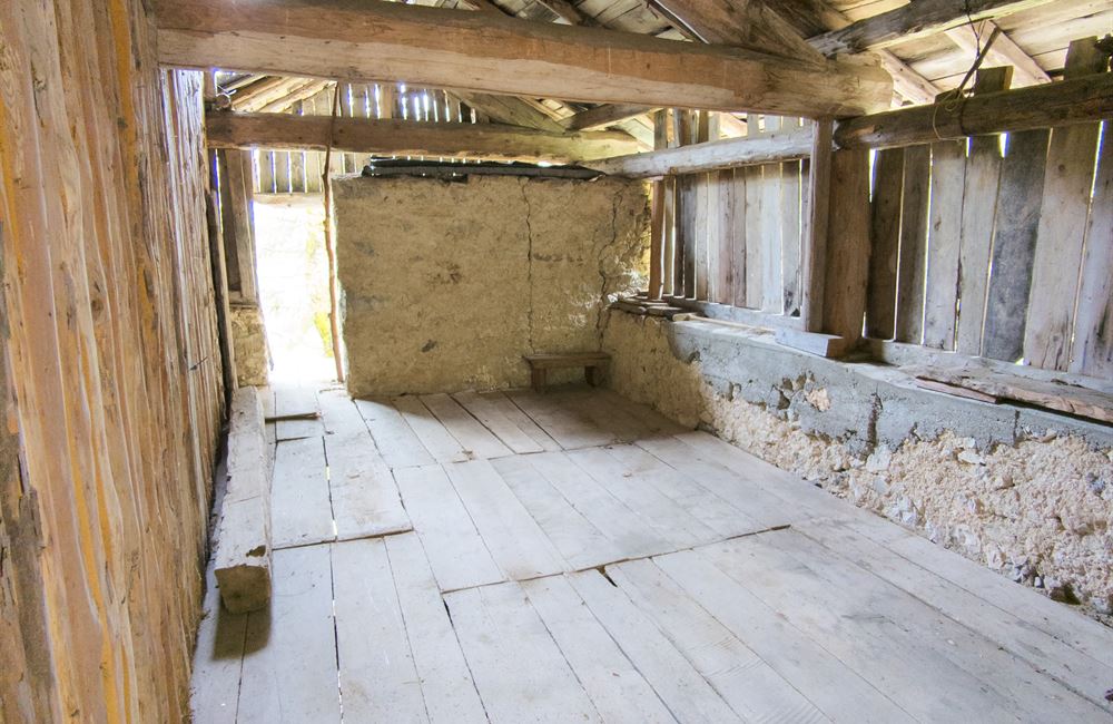 PARTE DI FIENILE E TERRENI IN LOCALITA’ VIES - Vendita Rustico Ledro (località Vies) Valle di Ledro