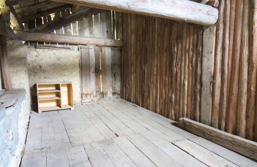 PARTE DI FIENILE E TERRENI IN LOCALITA’ VIES - Vendita Rustico Ledro (località Vies) Valle di Ledro