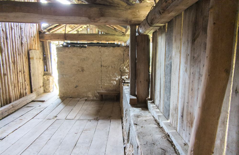 PARTE DI FIENILE E TERRENI IN LOCALITA’ VIES - Vendita Rustico Ledro (località Vies) Valle di Ledro