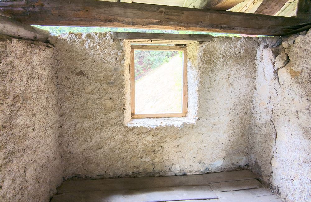 PARTE DI FIENILE E TERRENI IN LOCALITA’ VIES - Vendita Rustico Ledro (località Vies) Valle di Ledro