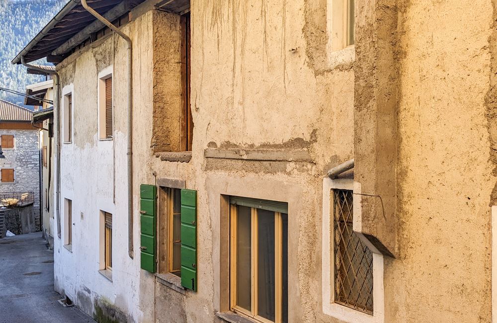 EDIFICIO CIELO-TERRA DA RISTRUTTURARE - Vendita Edificio terra-cielo Ledro (fraz. Tiarno di Sotto) Valle di Ledro