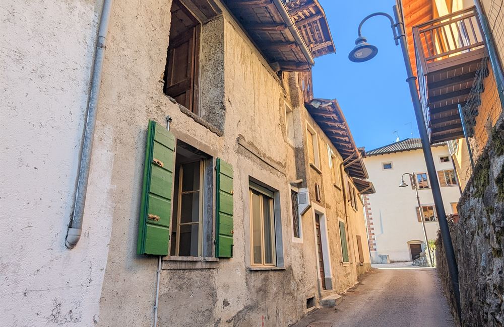 EDIFICIO CIELO-TERRA DA RISTRUTTURARE - Vendita Edificio terra-cielo Ledro (fraz. Tiarno di Sotto) Valle di Ledro