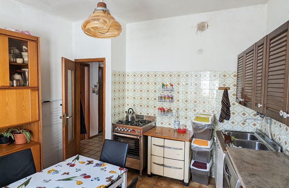 APPARTAMENTO PIANO PRIMO CON AMPI LOCALI ACCESSORI E PICCOLO CORTILE - Vendita Appartamento trilocale Ledro (fraz. Tiarno di Sopra ) Valle di Ledro