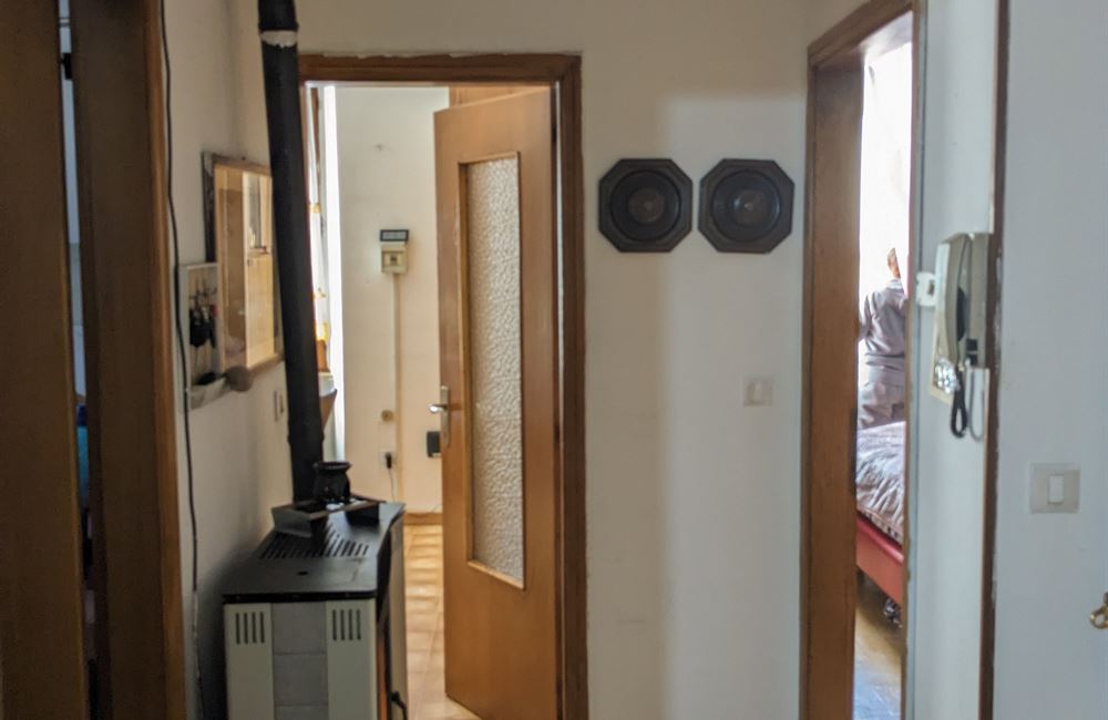 APPARTAMENTO PIANO PRIMO CON AMPI LOCALI ACCESSORI E PICCOLO CORTILE - Vendita Appartamento trilocale Ledro (fraz. Tiarno di Sopra ) Valle di Ledro