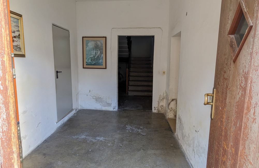 APPARTAMENTO PIANO PRIMO CON AMPI LOCALI ACCESSORI E PICCOLO CORTILE - Vendita Appartamento trilocale Ledro (fraz. Tiarno di Sopra ) Valle di Ledro