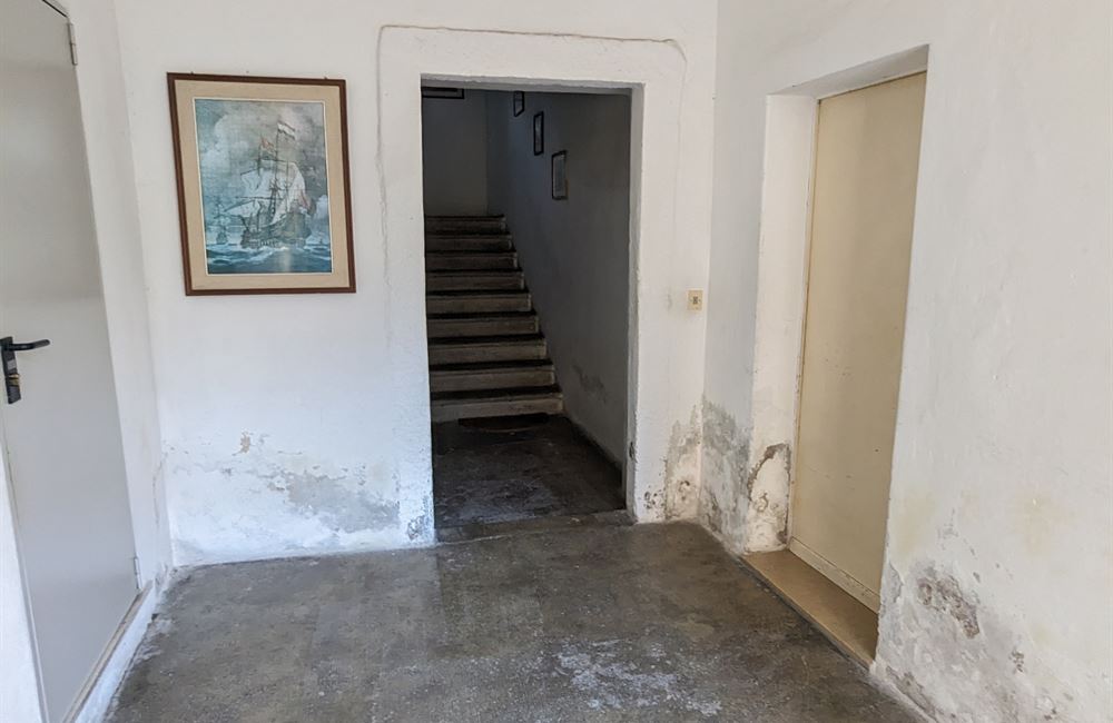 APPARTAMENTO PIANO PRIMO CON AMPI LOCALI ACCESSORI E PICCOLO CORTILE - Vendita Appartamento trilocale Ledro (fraz. Tiarno di Sopra ) Valle di Ledro