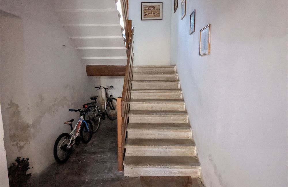 APPARTAMENTO PIANO PRIMO CON AMPI LOCALI ACCESSORI E PICCOLO CORTILE - Vendita Appartamento trilocale Ledro (fraz. Tiarno di Sopra ) Valle di Ledro