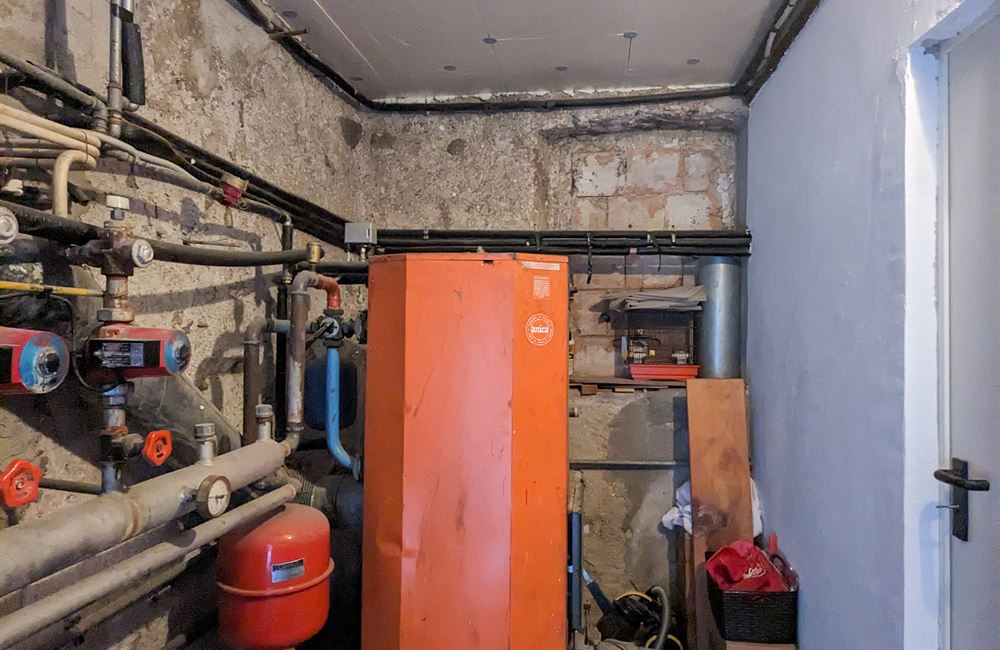 APPARTAMENTO PIANO PRIMO CON AMPI LOCALI ACCESSORI E PICCOLO CORTILE - Vendita Appartamento trilocale Ledro (fraz. Tiarno di Sopra ) Valle di Ledro
