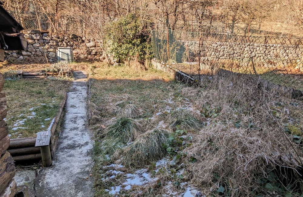 APPARTAMENTO PIANO PRIMO CON AMPI LOCALI ACCESSORI E PICCOLO CORTILE - Vendita Appartamento trilocale Ledro (fraz. Tiarno di Sopra ) Valle di Ledro
