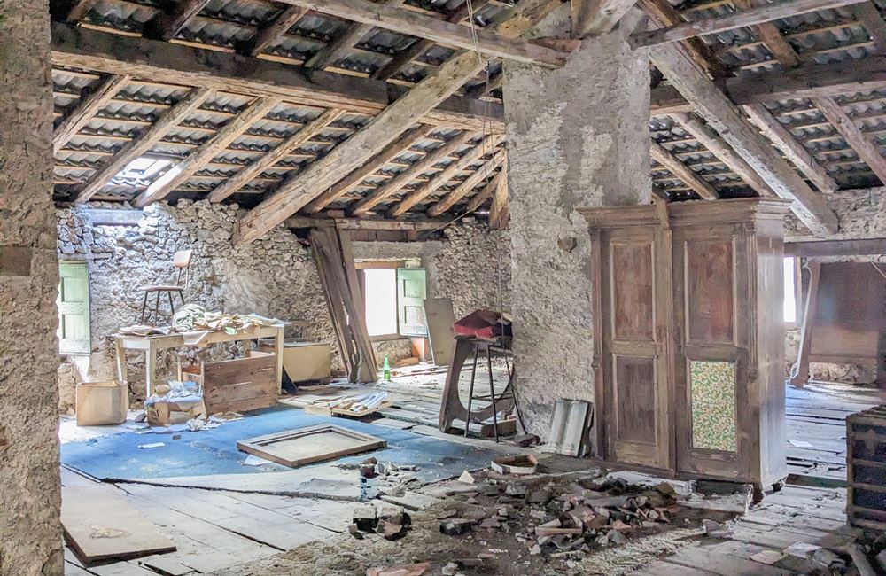 AMPIO EDIFICIO A BIACESA DA RISTRUTTURARE  - Vendita Edificio terra-cielo Ledro (fraz. Biacesa) Valle di Ledro