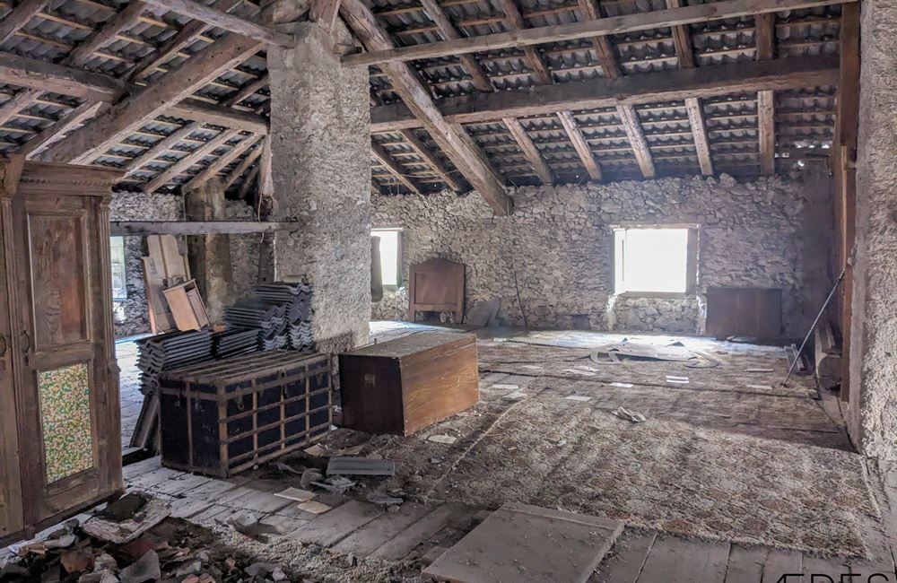 AMPIO EDIFICIO A BIACESA DA RISTRUTTURARE  - Vendita Edificio terra-cielo Ledro (fraz. Biacesa) Valle di Ledro