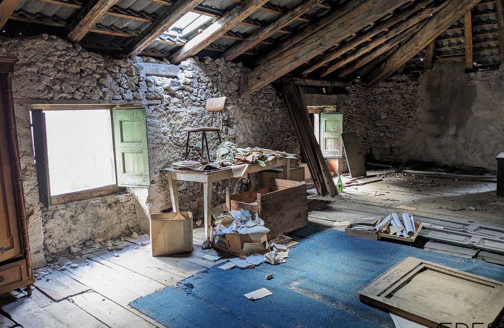 AMPIO EDIFICIO A BIACESA DA RISTRUTTURARE  - Vendita Edificio terra-cielo Ledro (fraz. Biacesa) Valle di Ledro