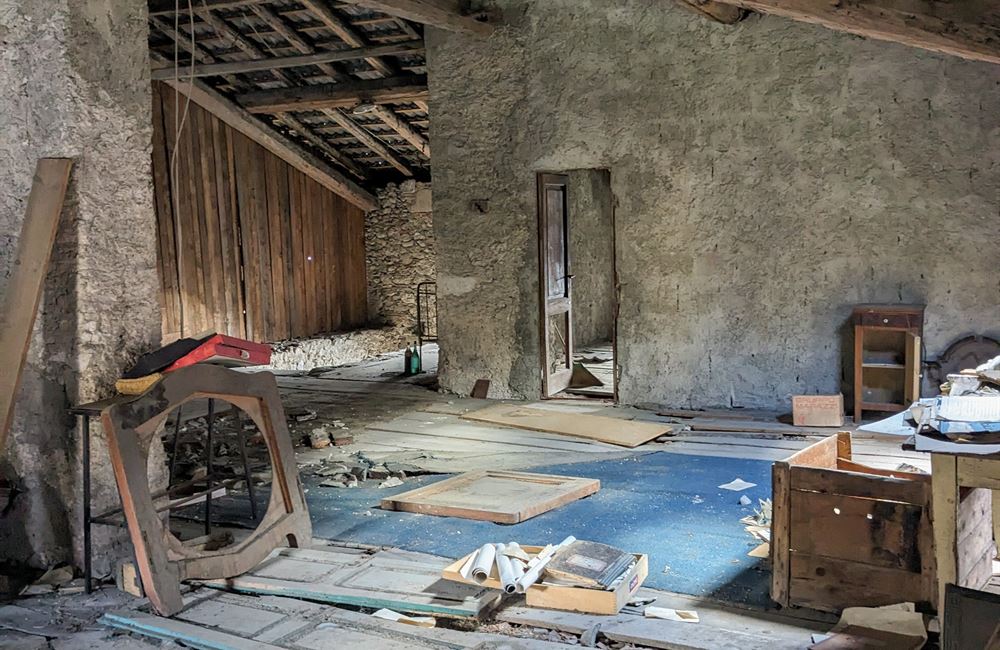 AMPIO EDIFICIO A BIACESA DA RISTRUTTURARE  - Vendita Edificio terra-cielo Ledro (fraz. Biacesa) Valle di Ledro
