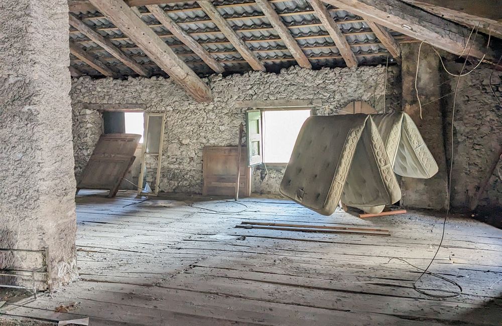 AMPIO EDIFICIO A BIACESA DA RISTRUTTURARE  - Vendita Edificio terra-cielo Ledro (fraz. Biacesa) Valle di Ledro