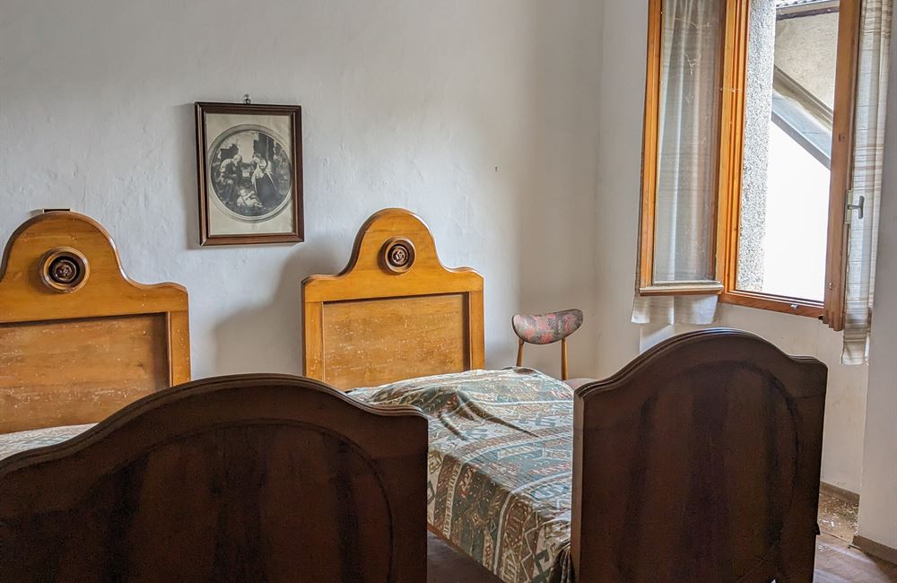 AMPIO EDIFICIO A BIACESA DA RISTRUTTURARE  - Vendita Edificio terra-cielo Ledro (fraz. Biacesa) Valle di Ledro